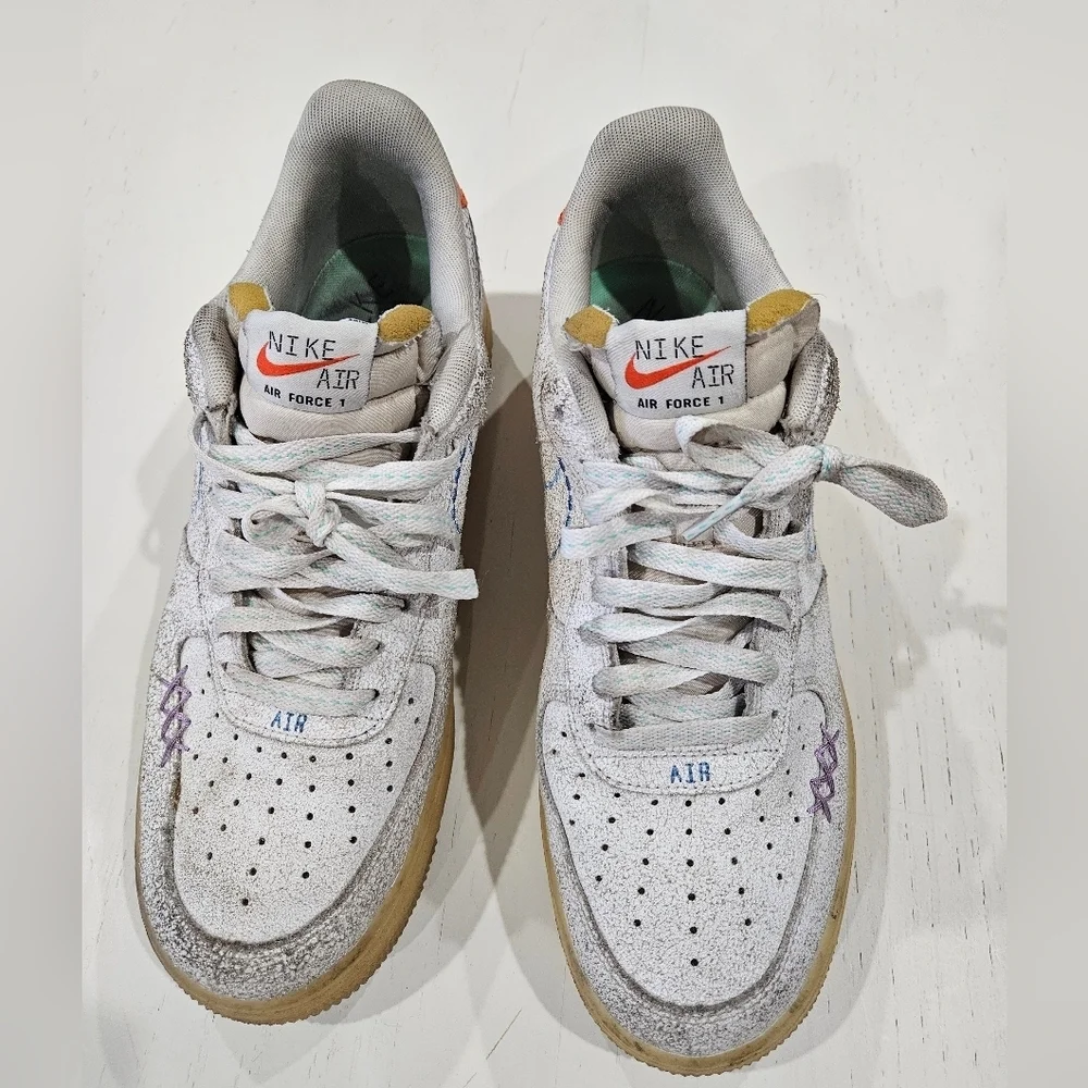 Nike AIR FORCE 1 '07 LV8. Size 9.5 DX2344-100